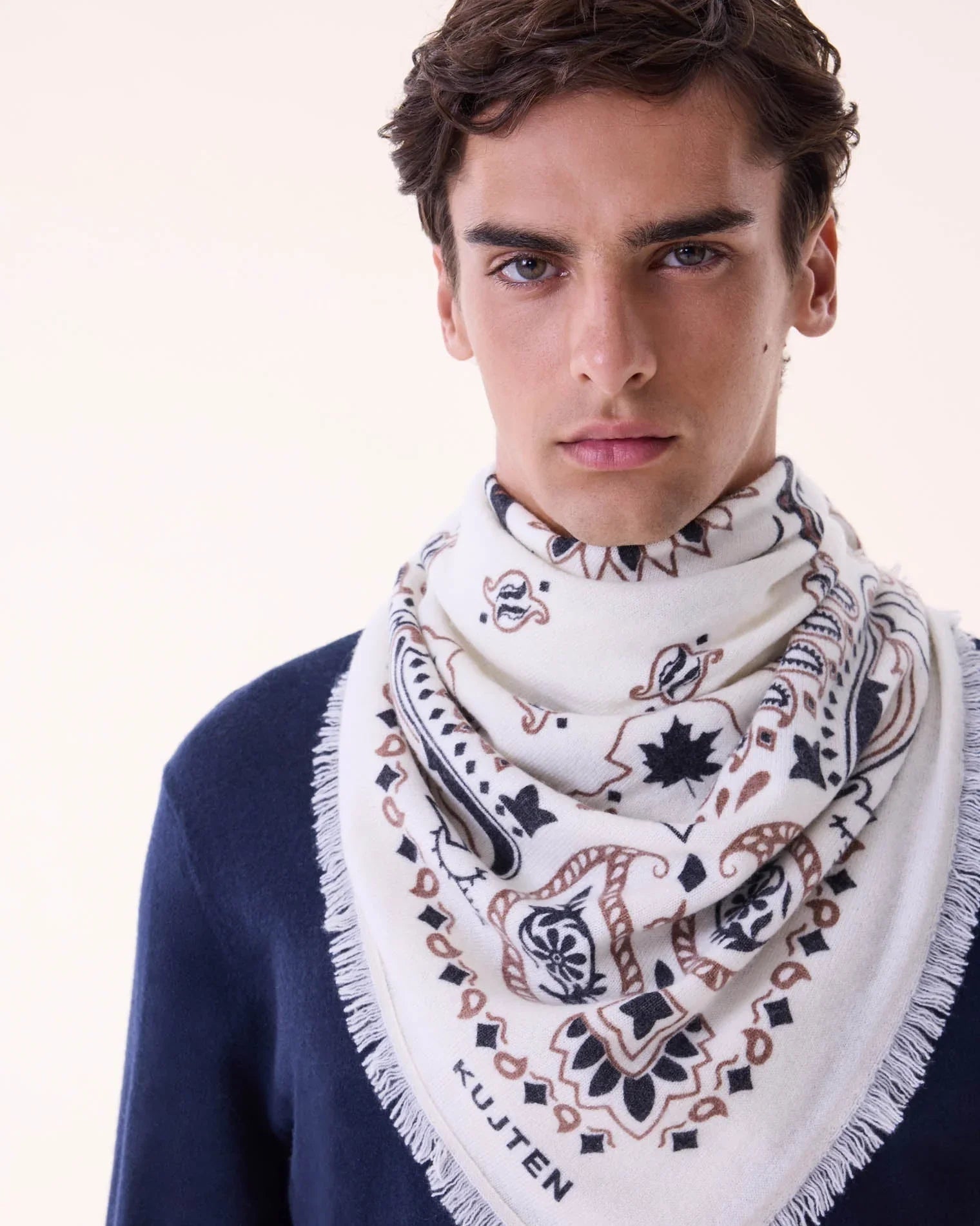 KUJTEN Large Bandana Hachiko Feather Bico White - Bandana