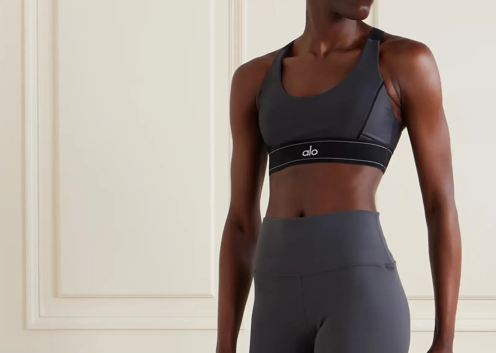 Alo Yoga Airlift Suit Up Sports Bra Anthracite Black