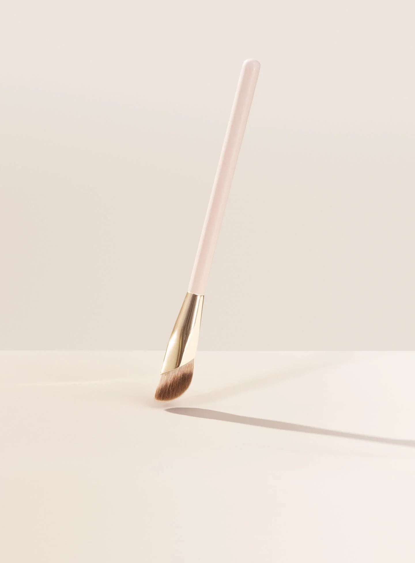 Rare Beauty Liquid Touch - Kapatıcı Fırçası