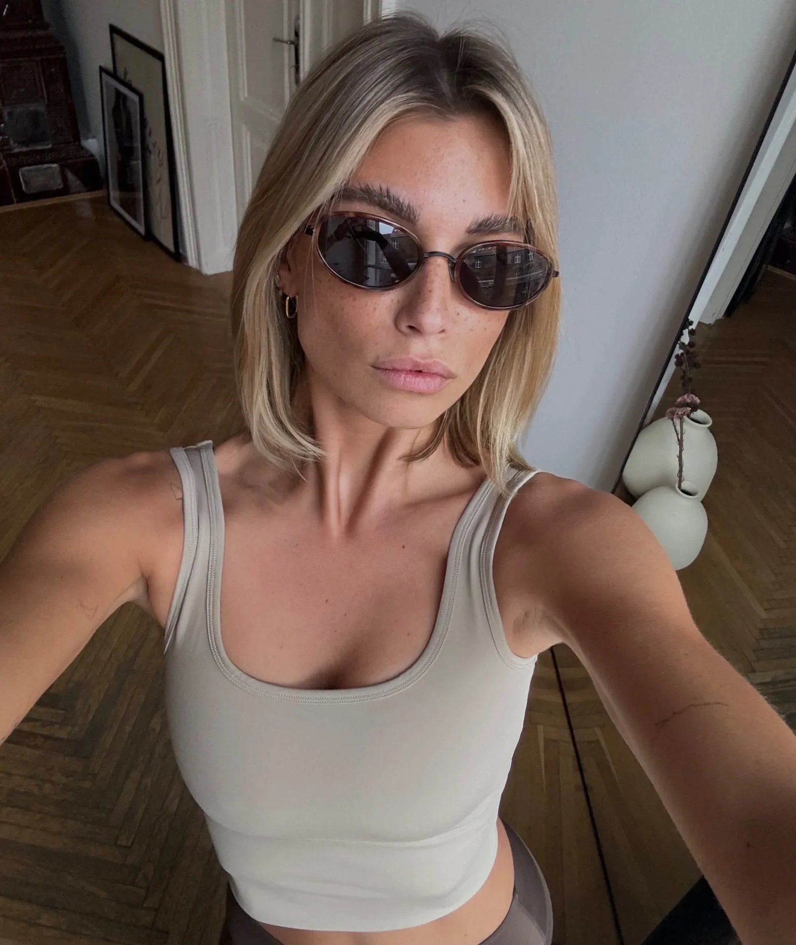 VEHLA CROPPED TANK - TAUPE - Crop Atlet