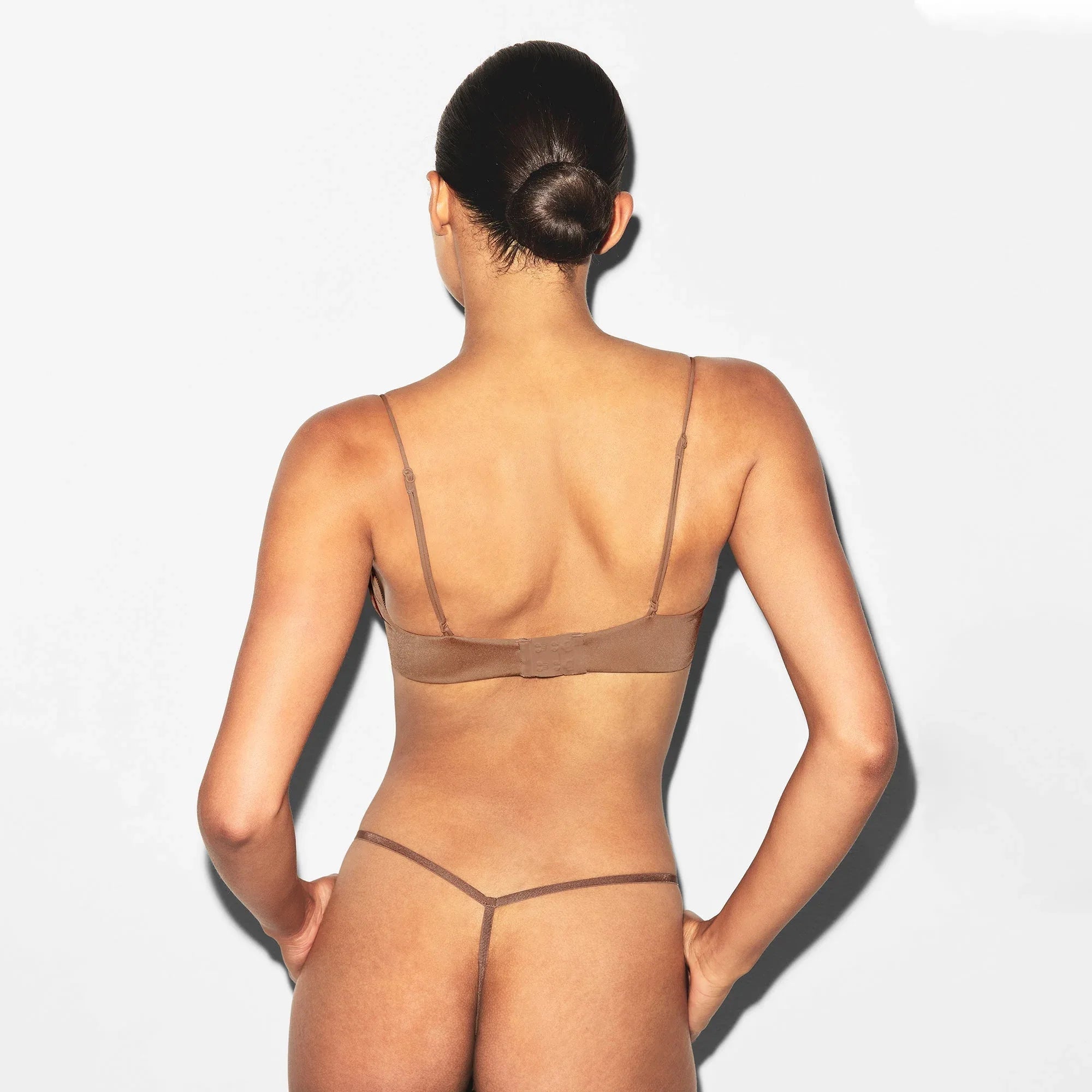 SKIMS WIRELESS FORM MICRO STRAP PLUNGE BRA | JASPER - SÜTYEN