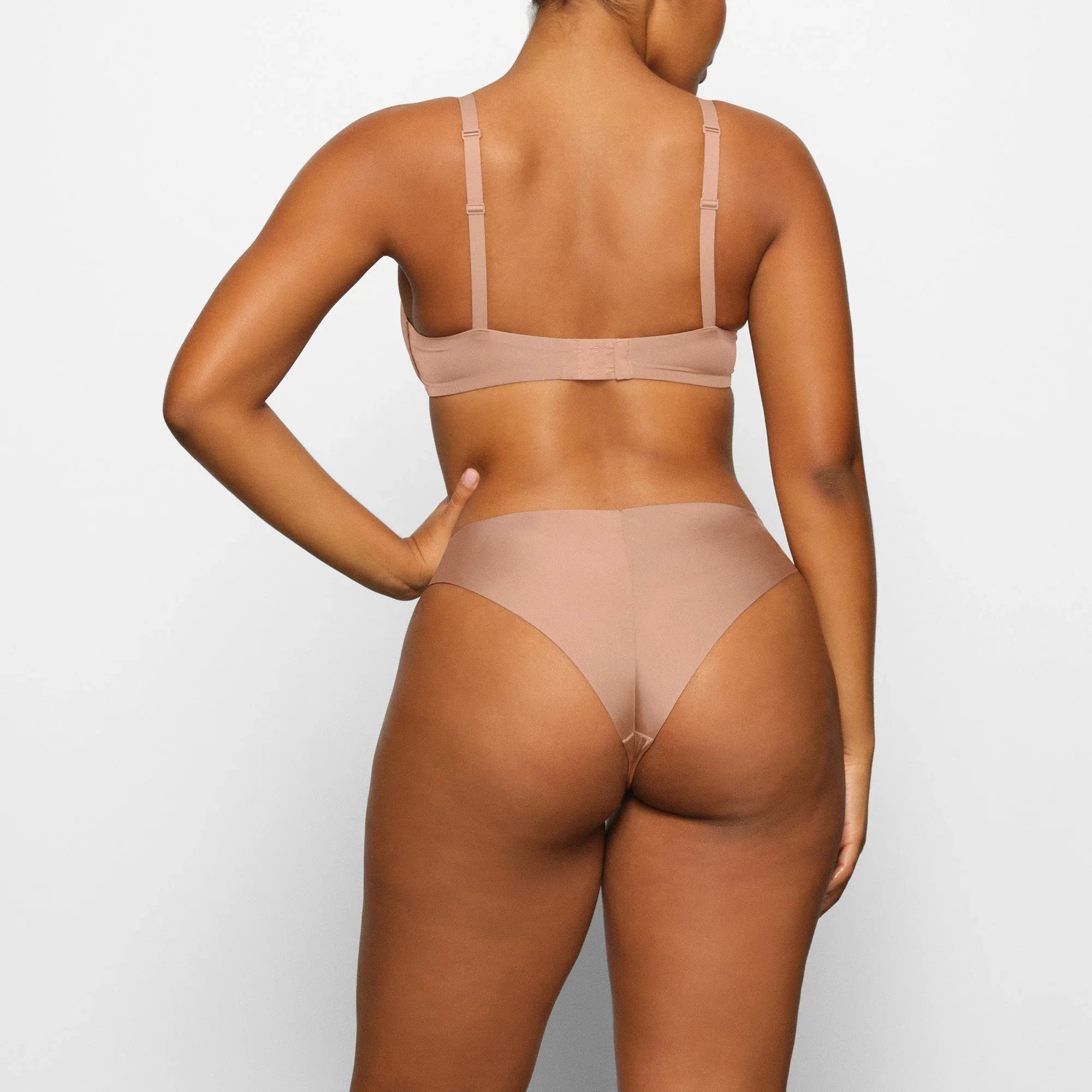 SKIMS WIRELESS FORM PUSH-UP PLUNGE BRA | SIENNA - SÜTYEN