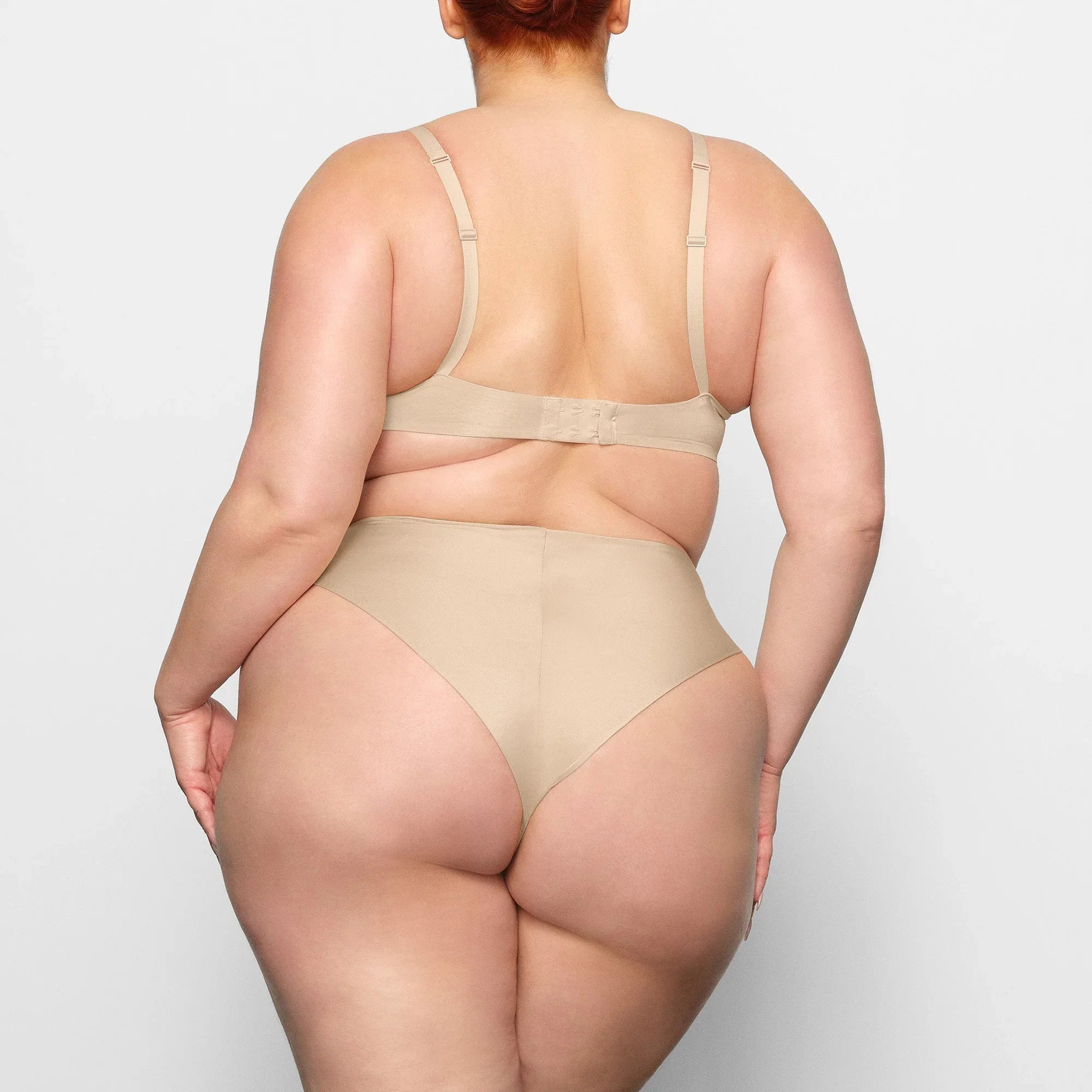 SKIMS WIRELESS FORM PUSH-UP PLUNGE BRA | SAND - SÜTYEN