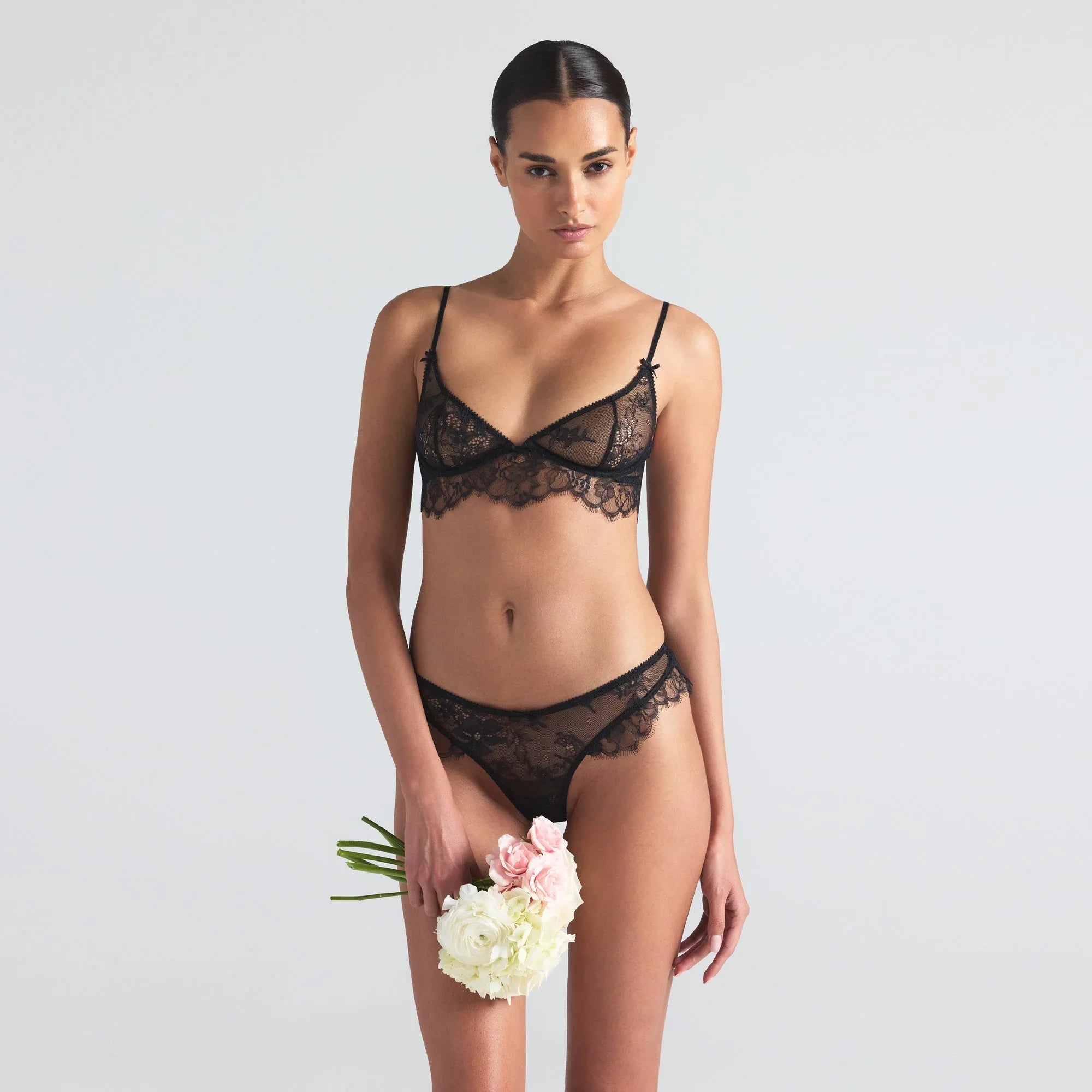 SKIMS ULTRA FINE LACE SCOOP BRA | ONYX - SÜTYEN