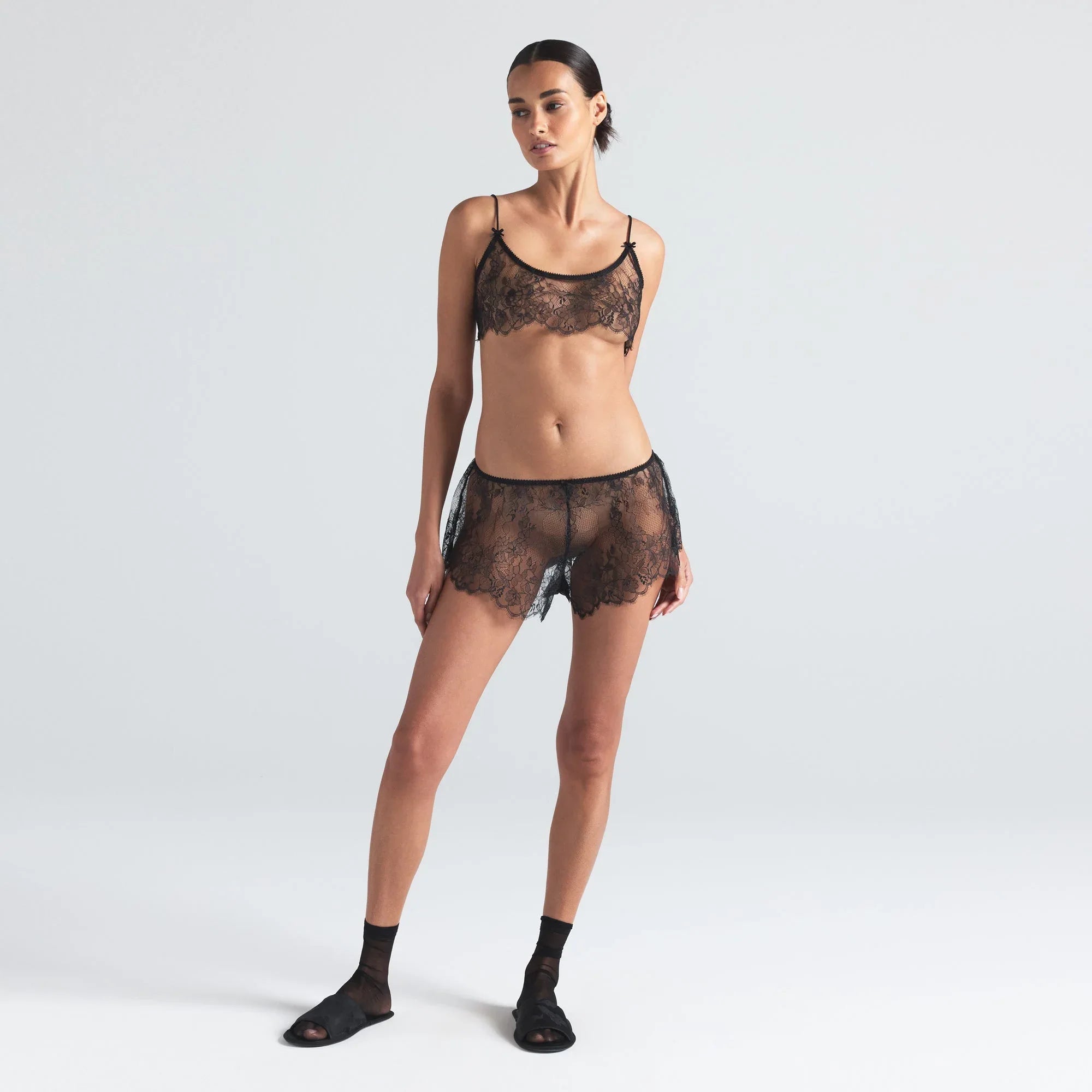 SKIMS ULTRA FINE LACE BRALETTE AND SHORT SET | ONYX - SÜTYEN