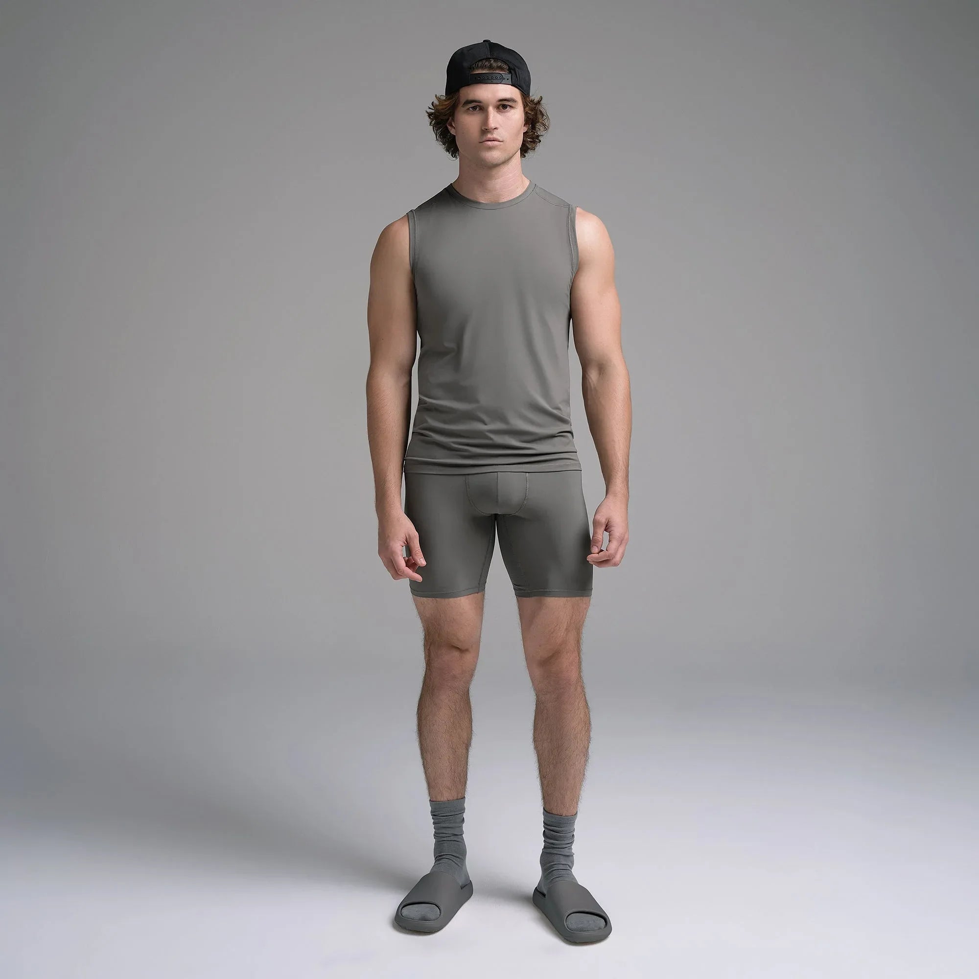 SKIMS SPORT MENS MUSCLE TANK | GUNMETAL - KAS TİSHİ