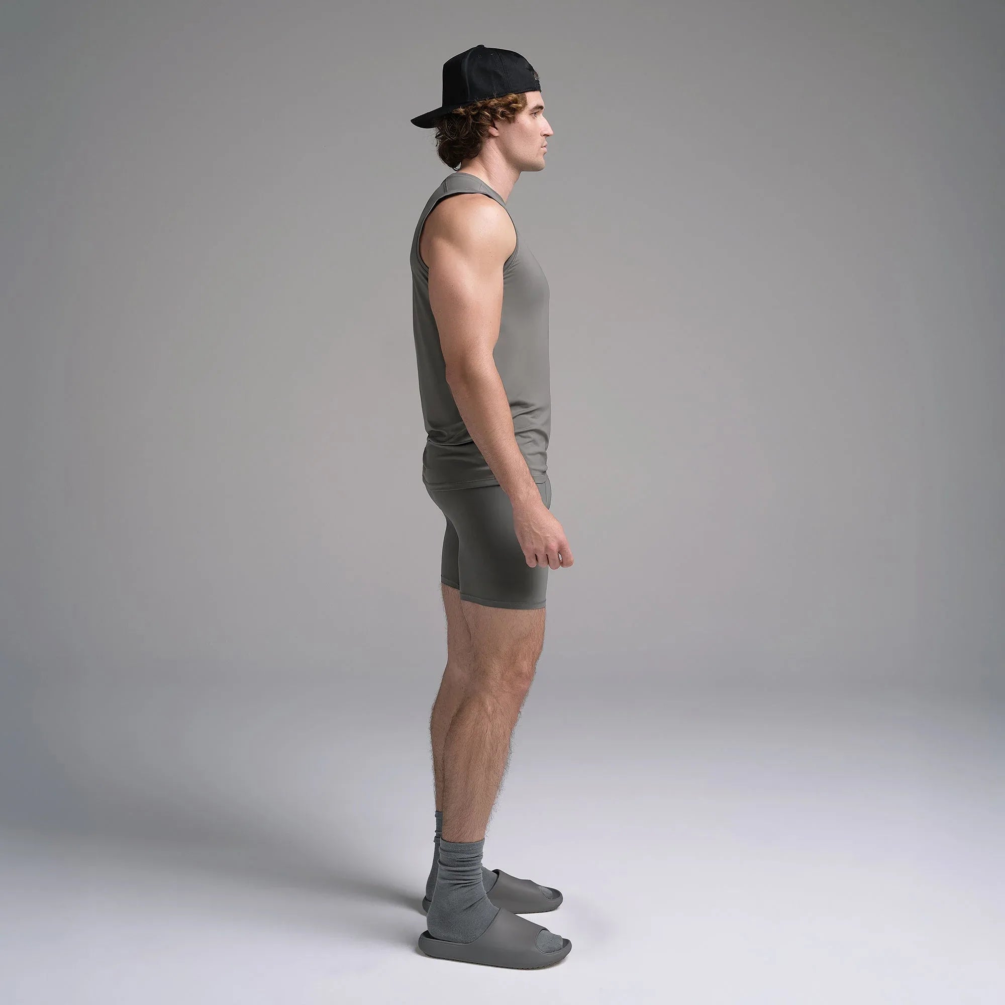 SKIMS SPORT MENS MUSCLE TANK | GUNMETAL - KAS TİSHİ