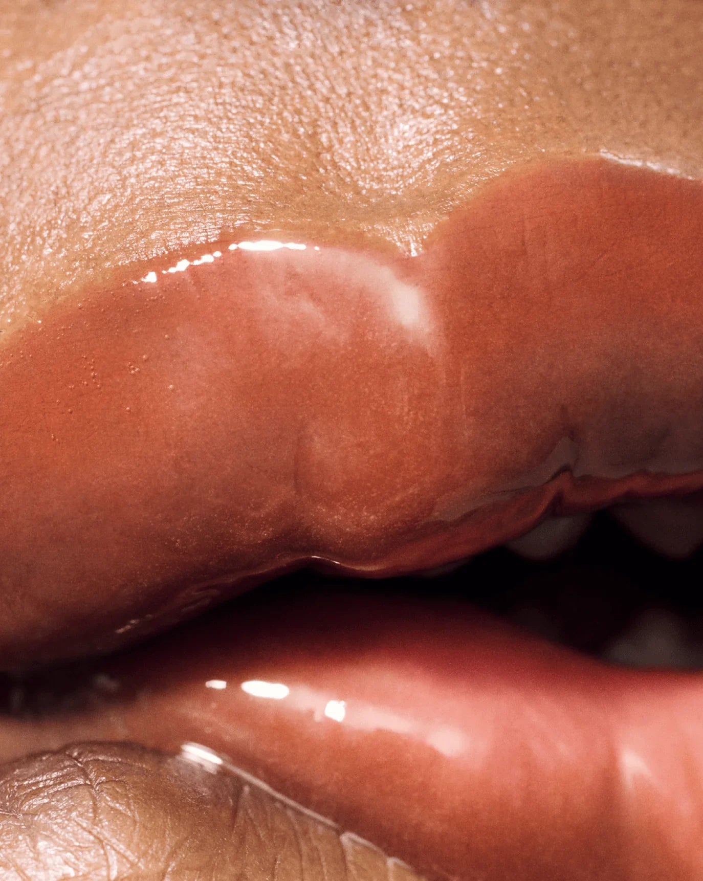 Glossier Lip Gloss - Dudak Parlatıcı