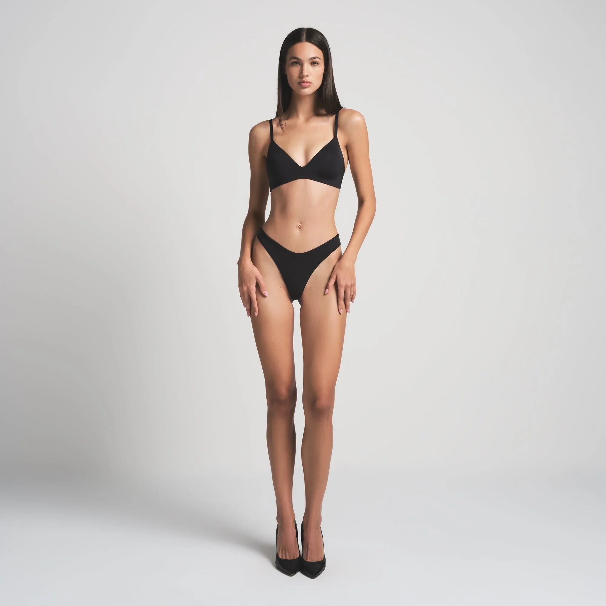 SKIMS WIRELESS FORM T-SHIRT DEMI BRA | ONYX - SÜTYEN