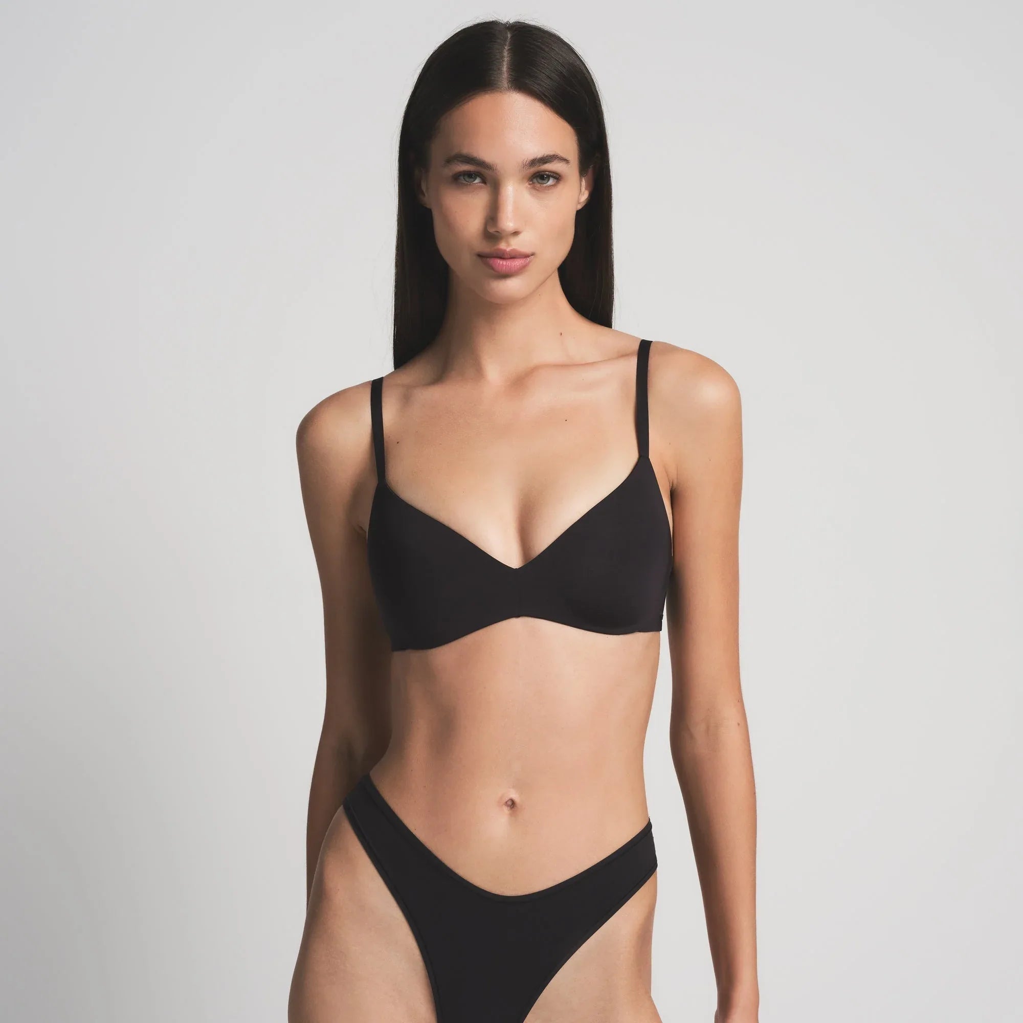 SKIMS WIRELESS FORM PUSH-UP PLUNGE BRA | ONYX - SÜTYEN