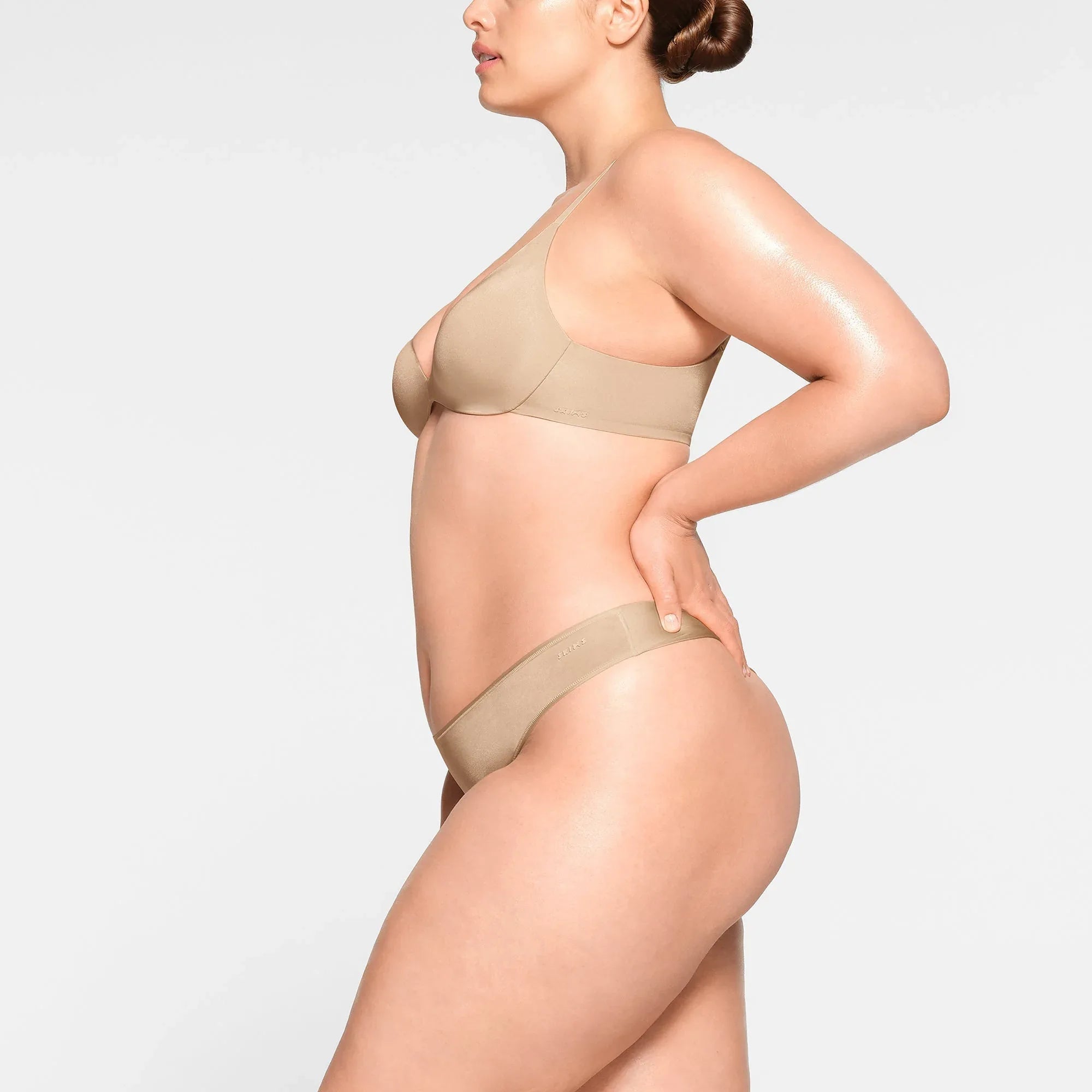 SKIMS WIRELESS FORM SUPER PUSH-UP BRA | SAND - SÜTYEN