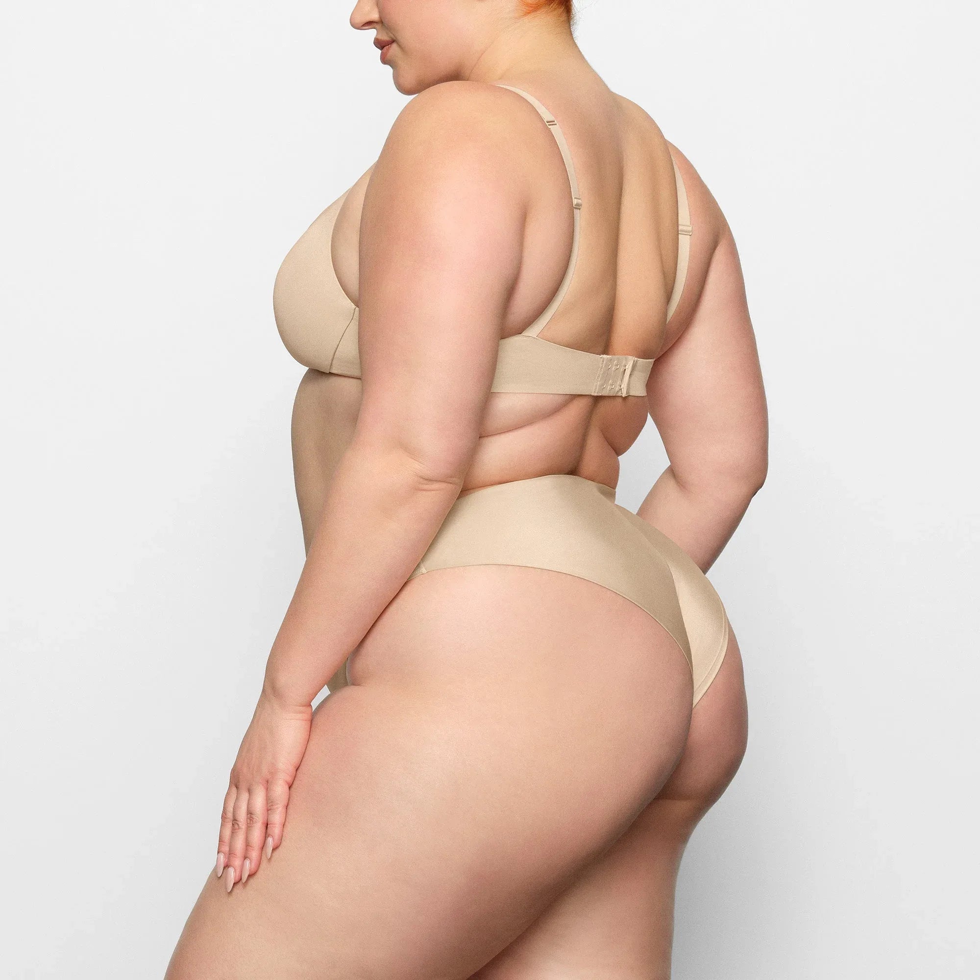 SKIMS WIRELESS FORM PUSH-UP PLUNGE BRA | SAND - SÜTYEN