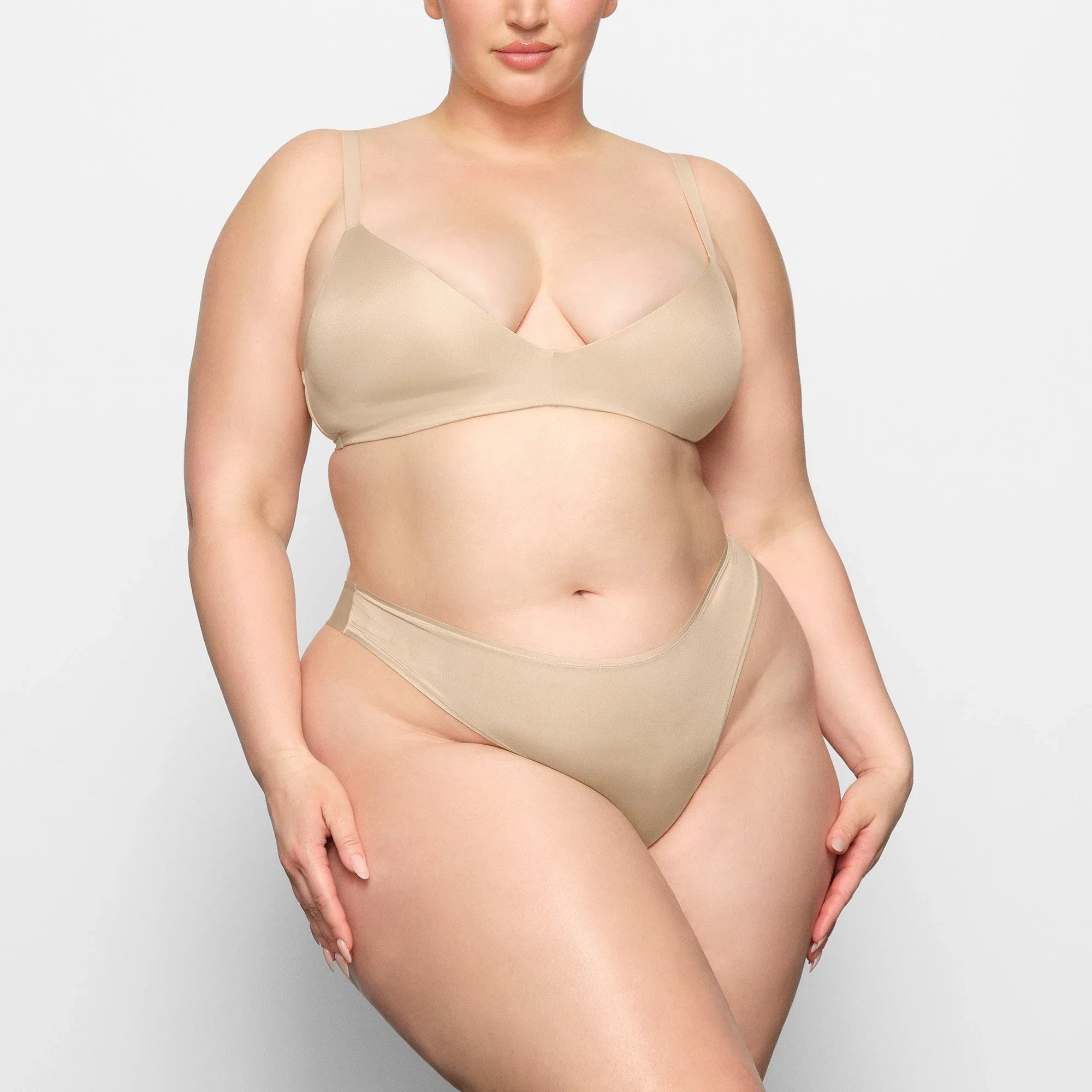 SKIMS WIRELESS FORM T-SHIRT DEMI BRA | SAND - SÜTYEN