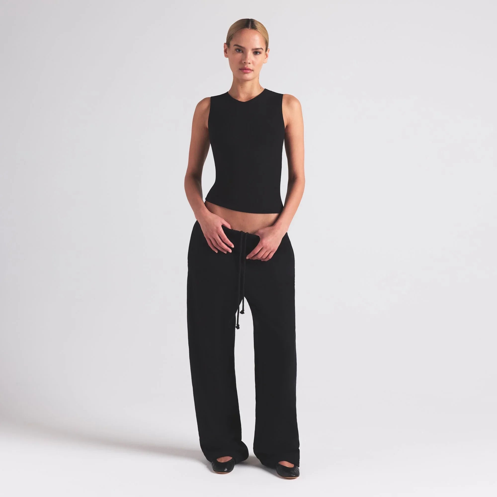 SKIMS SOFT LOUNGE V NECK TANK | ONYX - TİŞÖRT