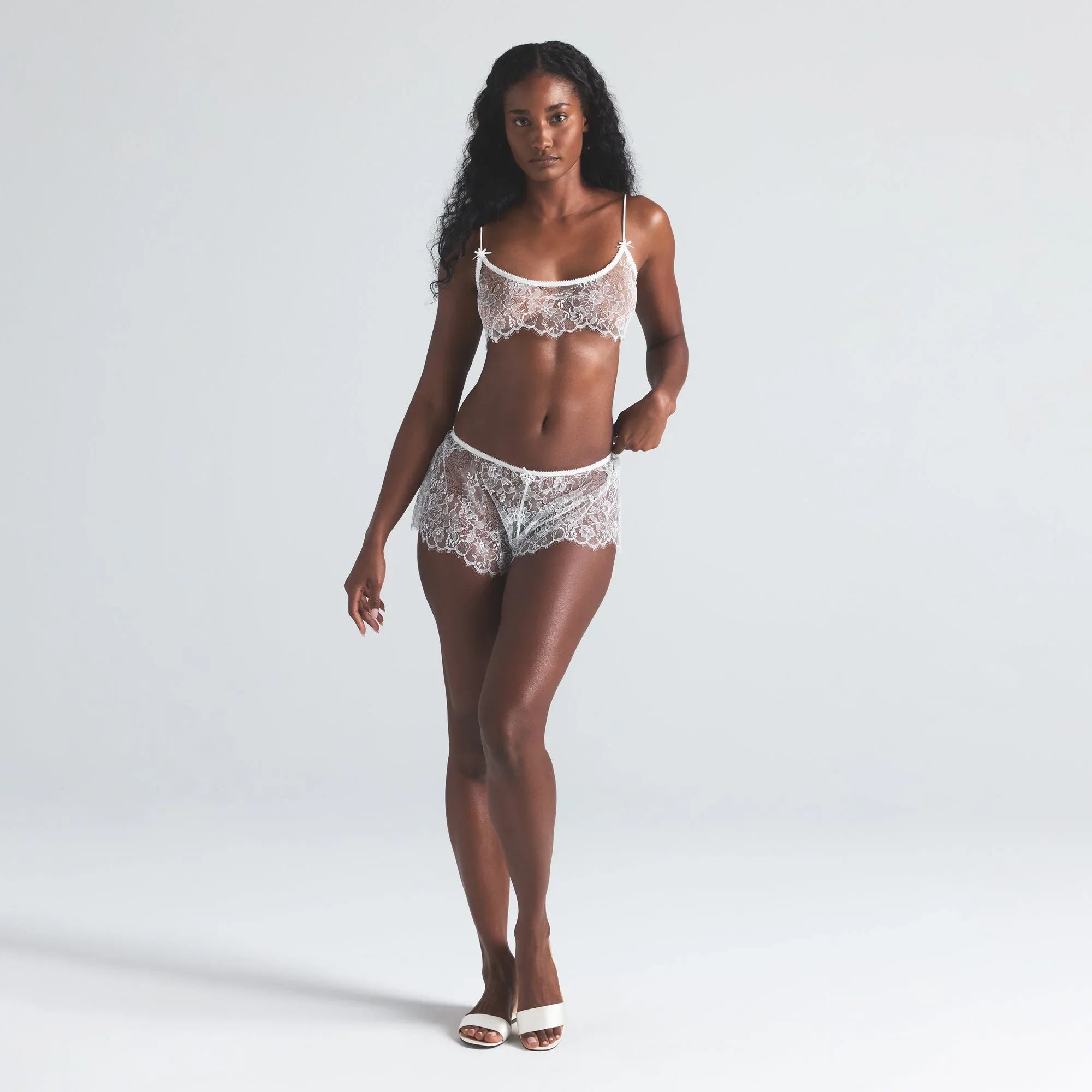 SKIMS ULTRA FINE LACE BRALETTE AND SHORT SET | MARBLE - SÜTYEN